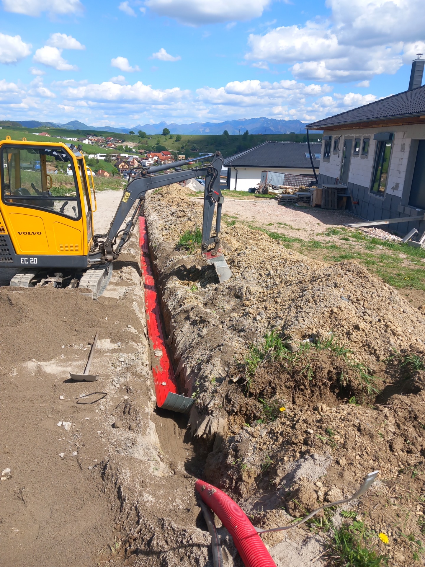 Výkop elektrickej prípojky