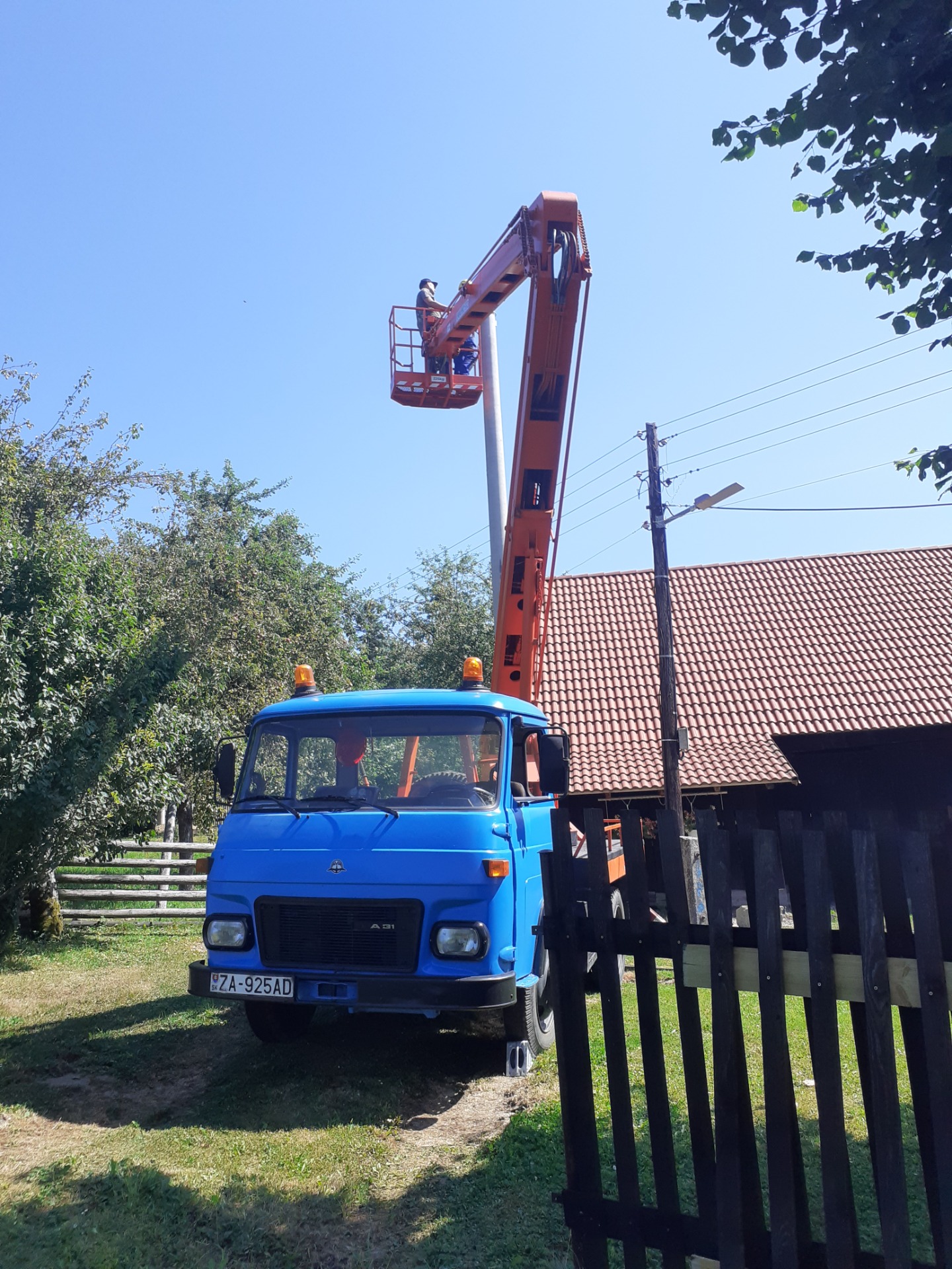 Výmena stĺpu elektrického vedenia